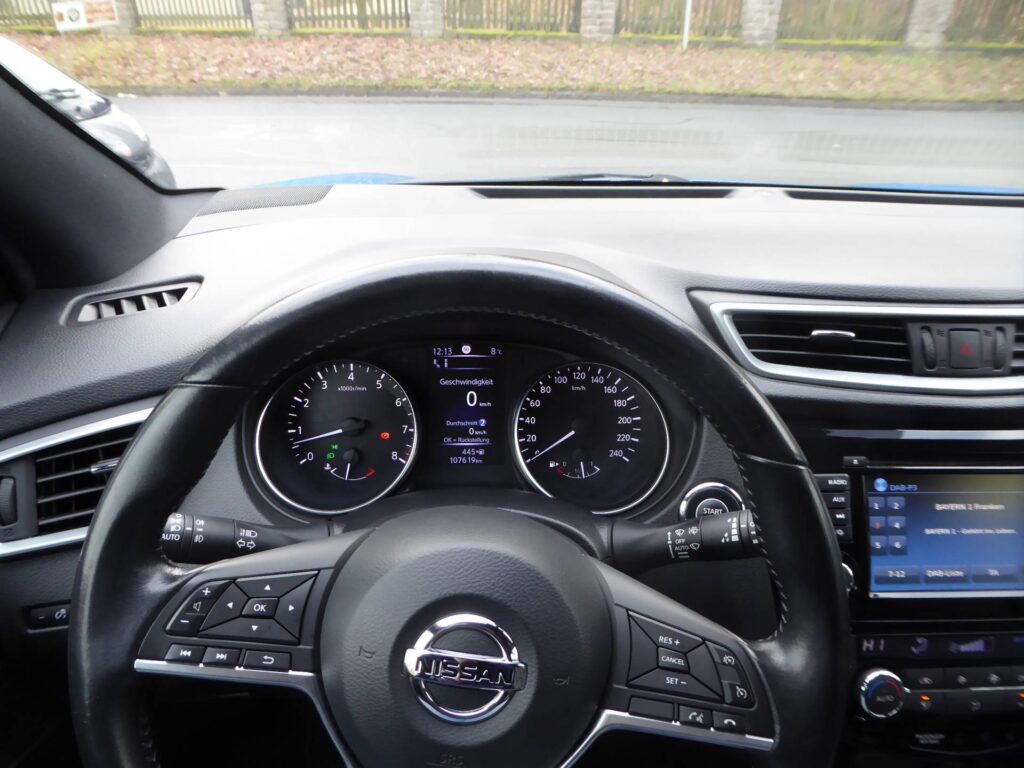 NISSAN QASHQAI 1.6 DIG-T MT 4×2 (2017) - Bild 2