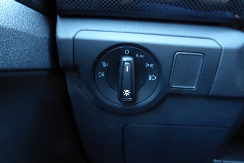 VW T-CROSS 1,0 TSI R-Line AHK Matrix DSG (2026) - Bild 13
